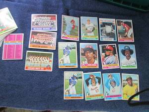 lot 58 image: 50  1976 Topps Baseball Cards...