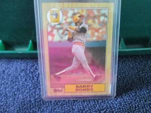 lot 69 image: 1987 Topps Barry Bonds Rookie Card...