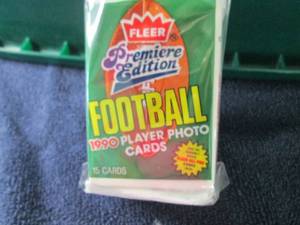 lot 77 image: 9  1990 Fleer Football Packs...