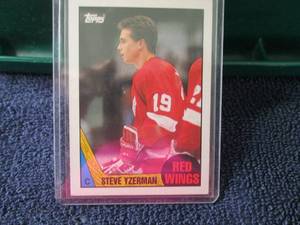 lot 116 image: 1987-88 Topps Steve Yzerman Card...