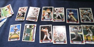 lot 128 image: 1993 Topps Minnesota Twins Team Set...