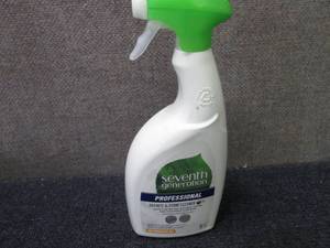 lot 236 image: 6 Qt Spray Bottles Seventh Generati...