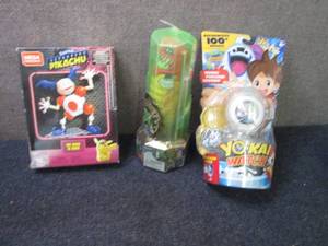 lot 251 image: 3 Toys...