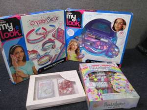 lot 263 image: 4 Activity Craft Sets...