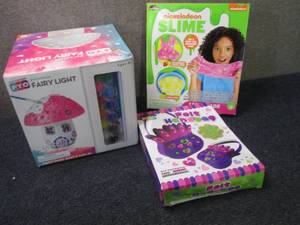 lot 273 image: 3 CraftActivity Kits...