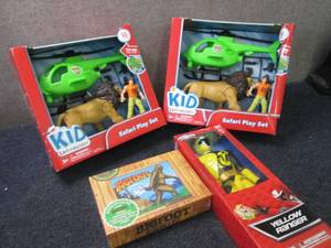 lot 274 image: 2 Safari Play Sets, Power Ranger, B...