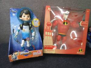 lot 278 image: 2 Large Action Figures...