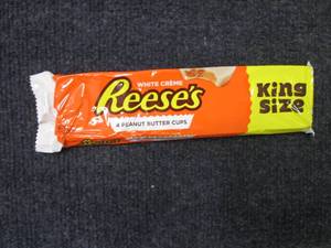 lot 312 image: 12- 2.8 oz White Crme Reeses King...