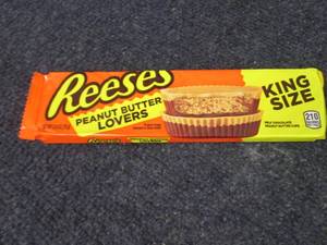 lot 314 image: 12- 2.8 oz  Reeses King Size...