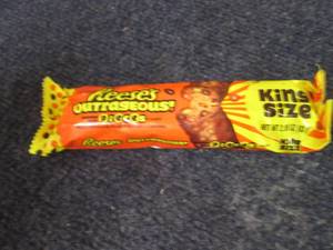 lot 315 image: 12- 2.95 oz Reeses Outrageous Piece...