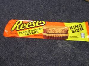 lot 321 image: 12- 2.8 oz  Reeses King Size...