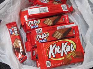 lot 400 image: Kit Kats...