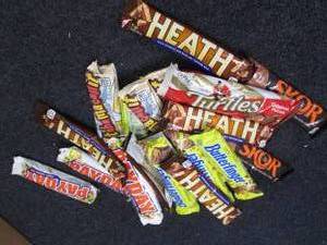 lot 402 image: Assorted Candy Bars...