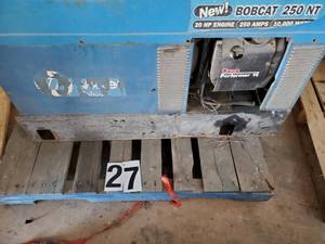 lot 27 image: Miller Bobcat 225GeneratorWelder