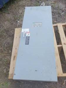 lot 11 image: Automatic Transfer Switch 208 V 50-80 HZ (Contents Included)