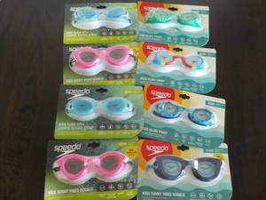 8 Pair Speedo Kids Goggles...