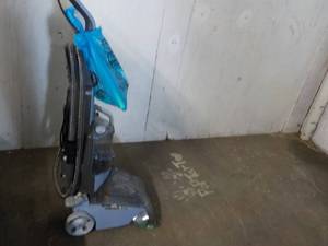 Hoover Max Extract 77 powers on...