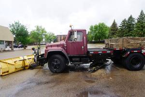 lot 5 image: 1979 International Model 1954D Flat Bed Plow Truck