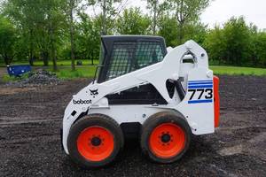lot 1 image: 2001 Bobcat 773 Skid Loader Skid Steer