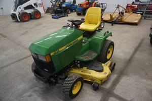 lot 7 image: John Deere 455 Diesel Garden Tractor Lawn Mower
