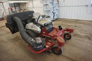 lot 6 image: Exmark Lazer Z S Series Commercial Zero Turn Mower With Rear Bagger