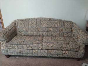 lot 11 image: Sofa