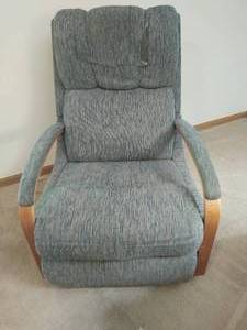 lot 12 image: La-Z Boy Reclining Rocking Chair