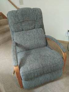 lot 13 image: La-Z Boy Reclining Rocking Chair