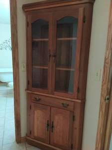 lot 46 image: Corner Hutch Cabinet