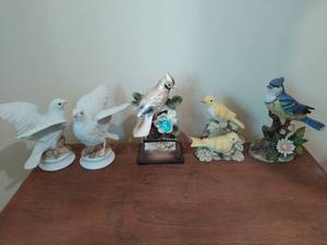 lot 53 image: Collection of Bird Figurines