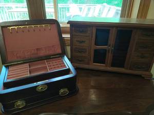 lot 55 image: Two Jewelry Boxes