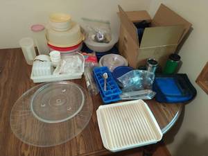 lot 88 image: Collection of Kitchen Items