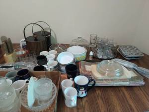 lot 89 image: Collection of Kitchen Items