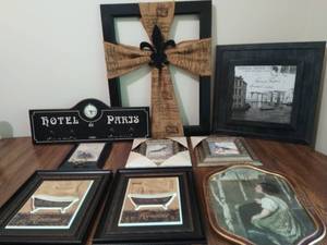 lot 90 image: Nine Pieces of ArtworkWall Dcor