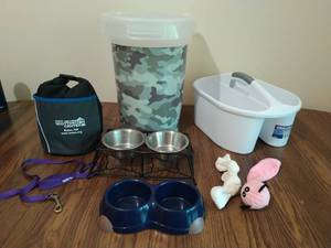 lot 175 image: Collection of Pet Items
