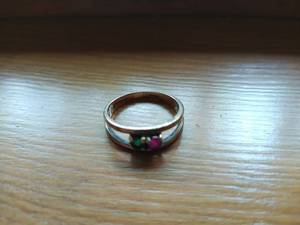 lot 206 image: 10k Gold Ring with Red and Green Stone