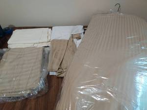 lot 211 image: King Comforter Set