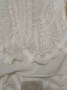 lot 213 image: Large Collection of Linens