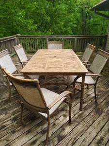 lot 221 image: Patio Set