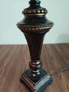 lot 222 image: Table Lamp