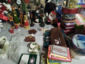 lot 223 image: Collection of Christmas Dcor