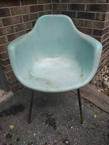 lot 4 image: MCM Style Krueger Chair