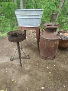 lot 252 image: Three Outdoor Items
