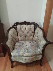 lot 3 image: Tufted Antique Floral Armchair