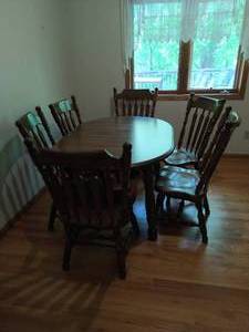 lot 21 image: Dining Room Table With 6 Chairs