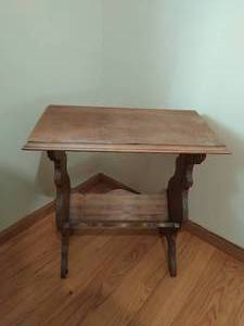 lot 23 image: Vintage End Table
