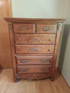 lot 34 image: 5 Drawer Chest