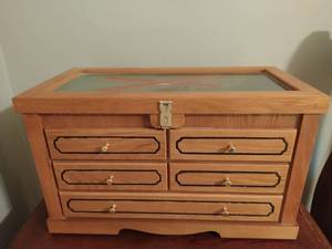 lot 35 image: 5 Drawer Gun Cabinet