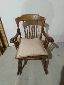 lot 115 image: Antique Rocking Chair
