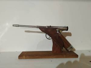 lot 118 image: Match-o-Matic Gun Lighter